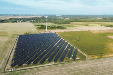 Rüzgar ve güneş ışığından gelen temiz çevre enerjisi