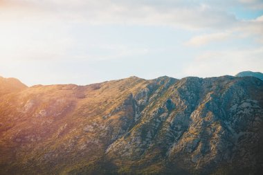 Manzaralı vadi gölü