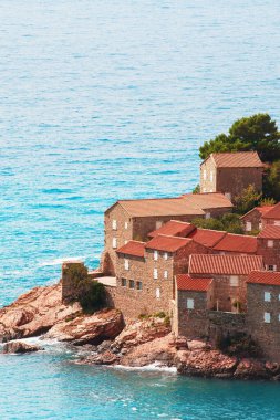 Lüks tatil köyü olan Sveti Stefan adası