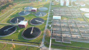 Su tesisindeki dairesel tortu tankları