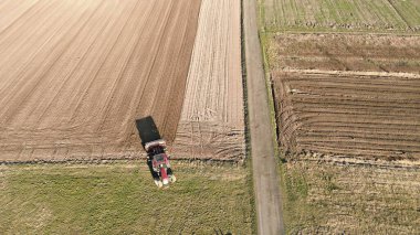 Tarlaları sürülmüş tarlaların tepeden tırnağa görüntüsü