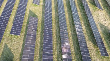 Güneş panelleri ile sürdürülebilir enerji teknolojisi