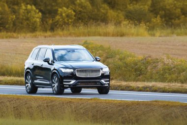 Güvenli aile seyahati için güçlü bir geçiş aracı