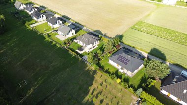 Evlerin ve doğanın tepeden tırnağa görüntüsü