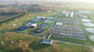 Hava manzaralı atık su arıtma tesisi manzarası