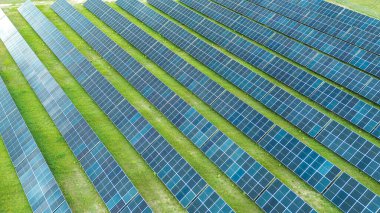 Avrupa kırsalında güneş enerjisi kavramı