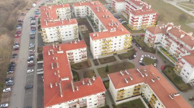 Turuncu çatısı olan en üst düzey yerleşim yerleri.