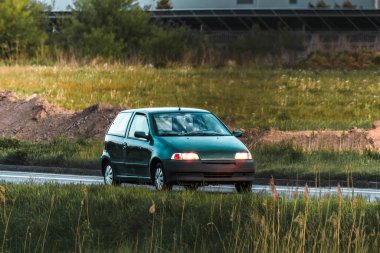 Asfaltlı yolda elektrik hareketliliği kavramı