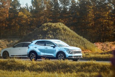 Çevre dostu araç huzur içinde hareket ediyor.