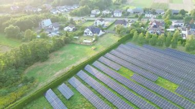 Temiz elektrik tedariği için güneş enerjisi şantiyesi