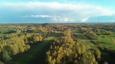 Sonbahar yapraklı manzaralı tarım arazisi desenleri