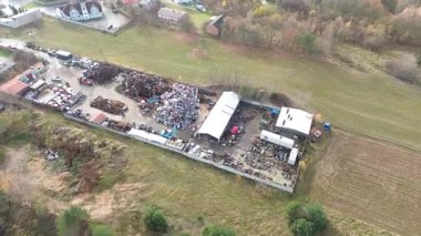 Kirlenmiş metal atıklarının insansız hava aracı görünümü