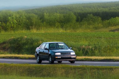 Kırsal kesimde 90 'lardan kalma düşük performanslı araç.