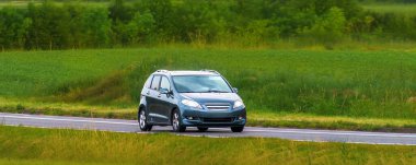 Modern dış tasarıma sahip SUV tarzı MPV minivan