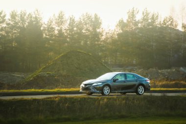 Günbatımı yolunda özel coupe sürat