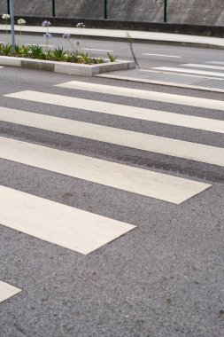 Boş zebra geçidi olan şehir kavşağı