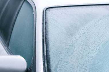 Soğuk bir günde buz gibi silecekler