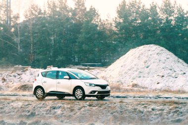 Buzlu arazide araba yolculuğu