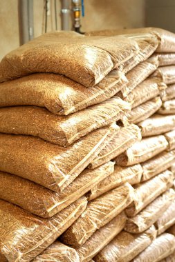 Ekolojik ısıtma malzemesi olarak depolanan peletler