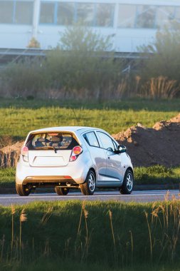 Şehrin kenar mahallelerinde modern ekonomi aracı