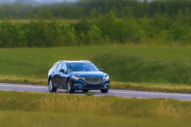 Avrupa otoyolunda lüks steyşın araba sürücüleri