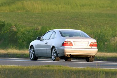 1990 'lardan kalma iyi korunmuş bir otomobil.