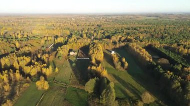 Uzak doğal ortamda kırsal yerleşim