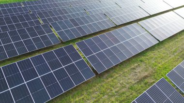 Sanayi bilgisayar büyümesini destekleyen güneş enerjisi santrali