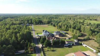 Kırsal bir köyün sonbahar hava manzarası