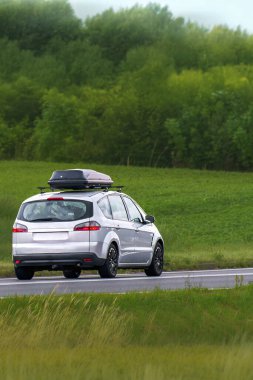 Kargo Kutulu SUV ile dışarı çıkın.