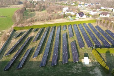 Güneş enerjisi sisteminin hava görüntüsü