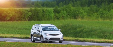 Uzun aile seyahati için tasarlanmış rahat MPV