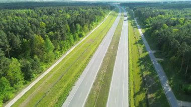 Yol ve sonbahar bitkileriyle seyahat edin