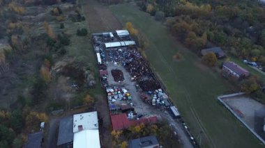 Dev bir endüstriyel atık çöplüğünün insansız hava aracı perspektifi