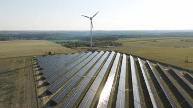 Güneş ve rüzgar sistemli yenilenebilir enerji istasyonu