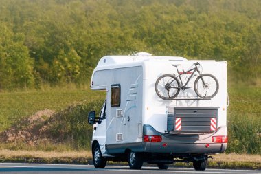 Kampçı ve bisikletli macera yaşam tarzı