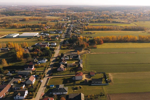 Kırsal kesimde sakin bir sonbahar sabahı