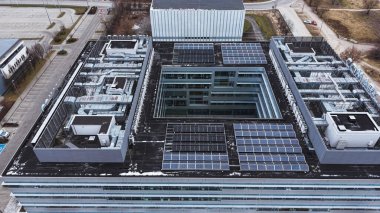 Çevrimiçi veri servisi merkezi için temiz elektrik