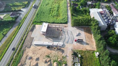 İnşaat alanındaki işçilerin hava görüntüsü