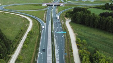 Yukarıdan yakalanan nakliye kamyonu