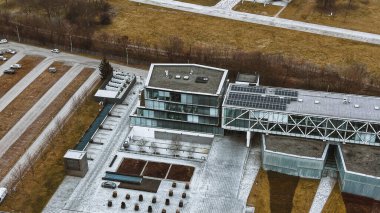 Sürdürülebilir yeşil enerji çözümlerine sahip akıllı şehir altyapısı