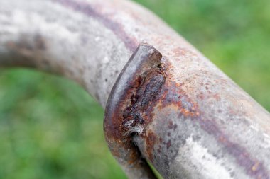 Eski paslı cıvatanın makro çekimi