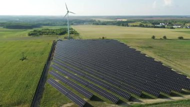 Güneş ve rüzgar enerjili melez yenilenebilir enerji kaynağı