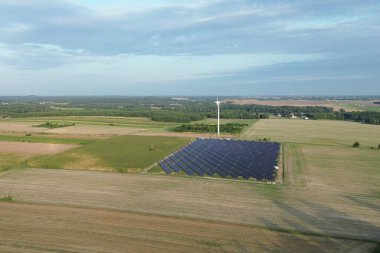 Güneş ve rüzgar enerjili inşaat mühendisliği projesi