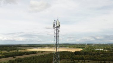 Zirai ortamda kablosuz iletişim kulesi