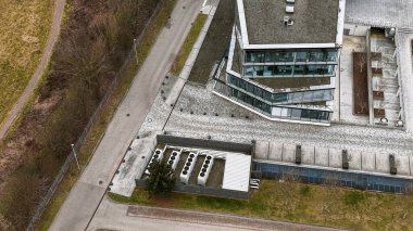 Sunucu binaları olan akıllı teknoloji kampüsü