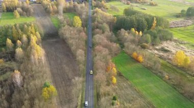 Nehir kıyısına yakın otoban manzarası