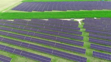 Verimli yapay zeka iş yüklerini destekleyen yeşil enerji panelleri