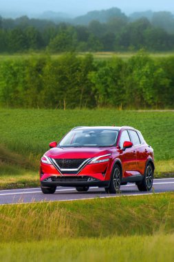 4WD sürüşlü macera SUV