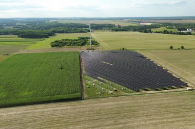 Yeşil enerji üreten modern yenilenebilir teknoloji